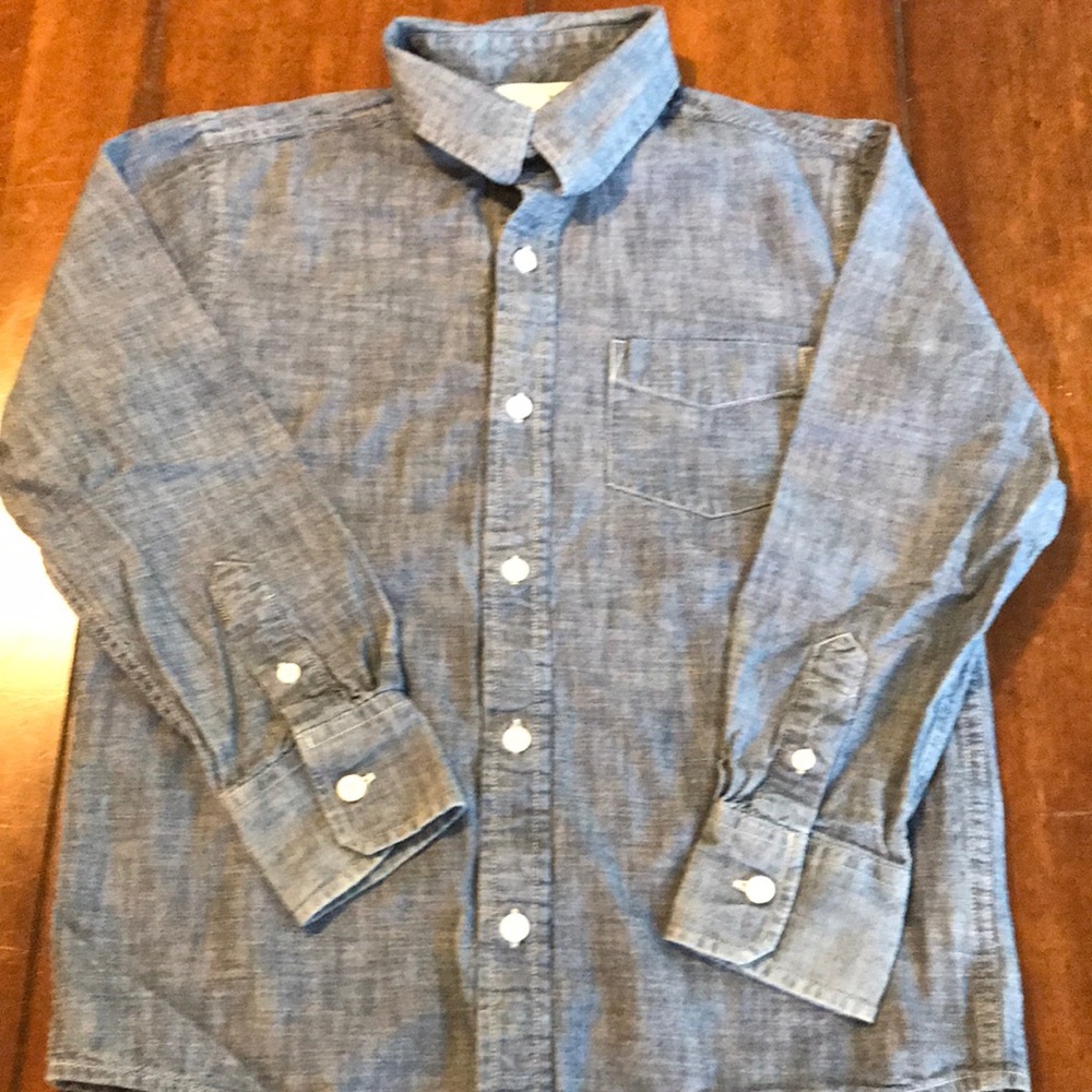 Boy’s Old Navy button down shirt (M)